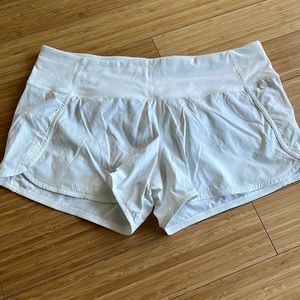 Lululemon white speed up shorts 2.5” inseam